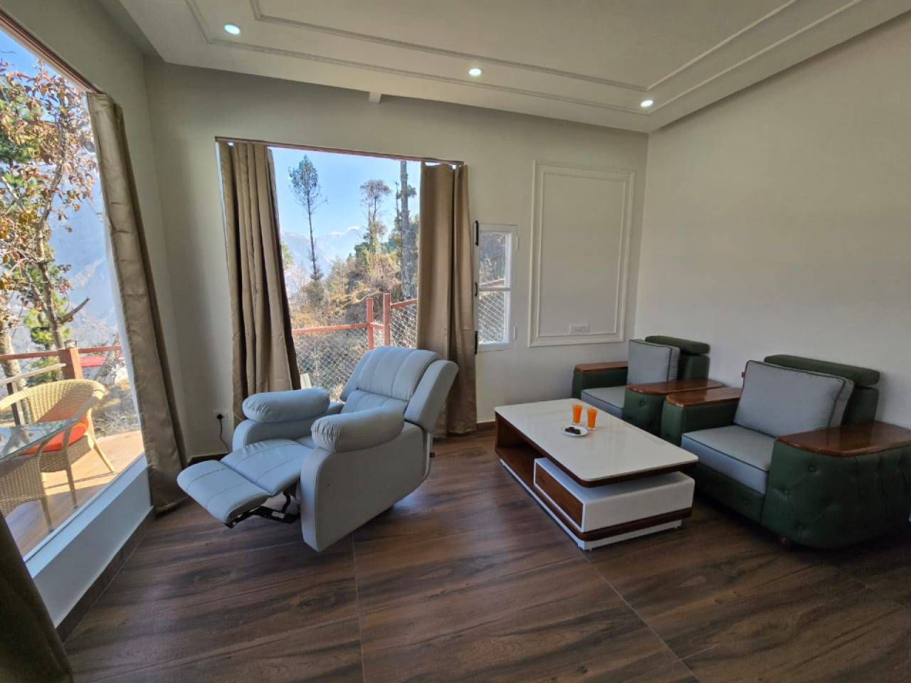 premium resort in auli